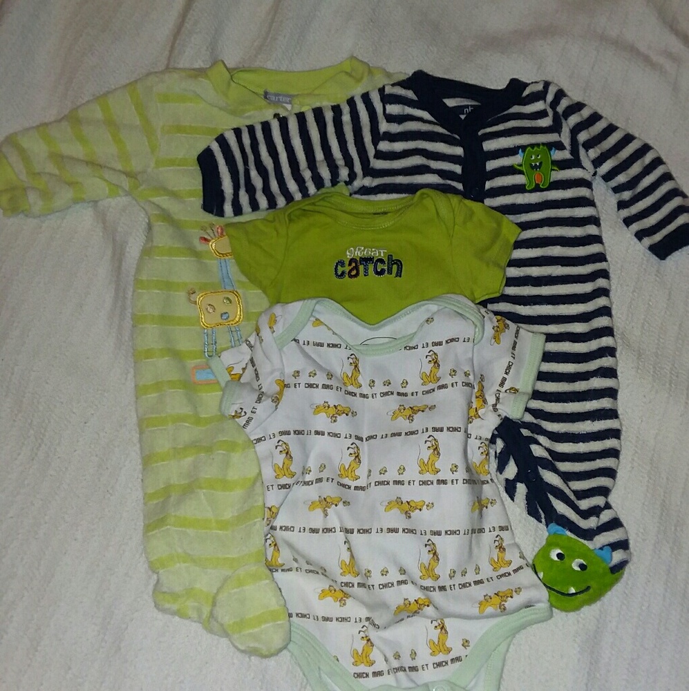 2 sleepers with footies, 2 onesies